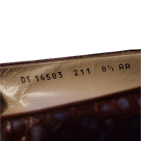 Women Vintage Burgundy Loafers By Salvatore Ferragamo Size 8.5AA/Women Designer - Picture 5 of 9